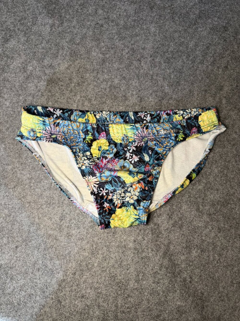 ADDICTED Men’s Floral Swim Brief Small Medium Tropical Print
